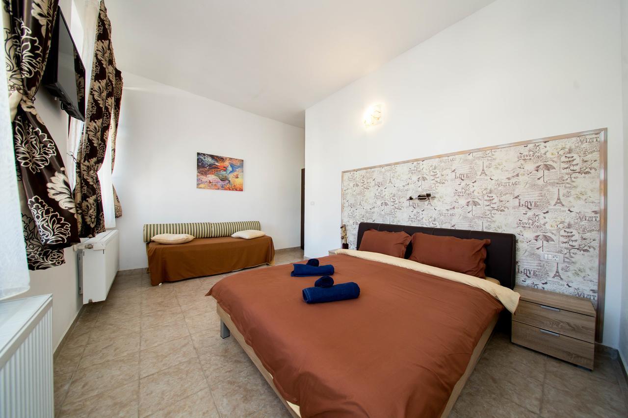 Boul Rosu Residence Free Private Parking Arad Exterior photo