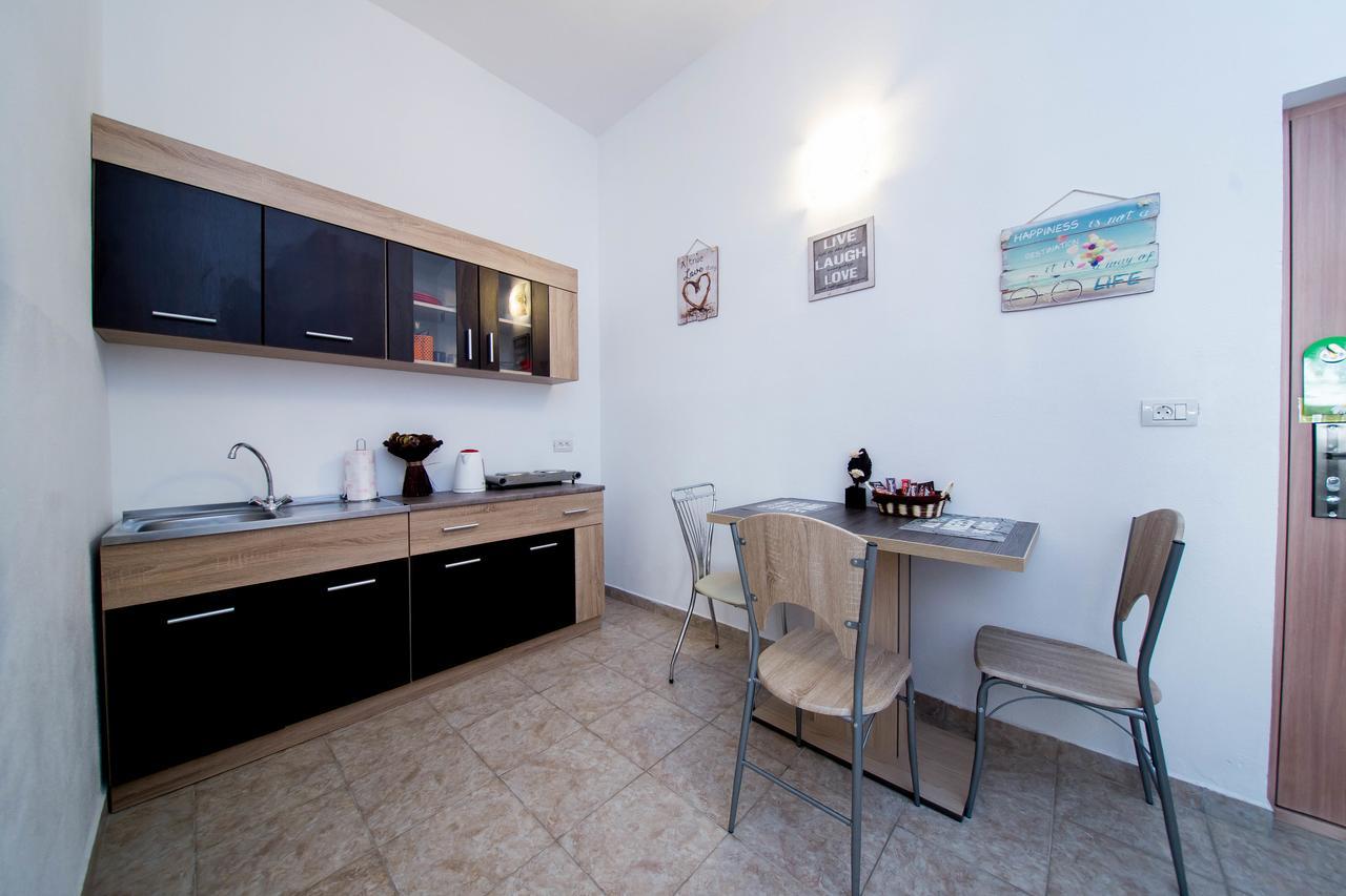 Boul Rosu Residence Free Private Parking Arad Exterior photo