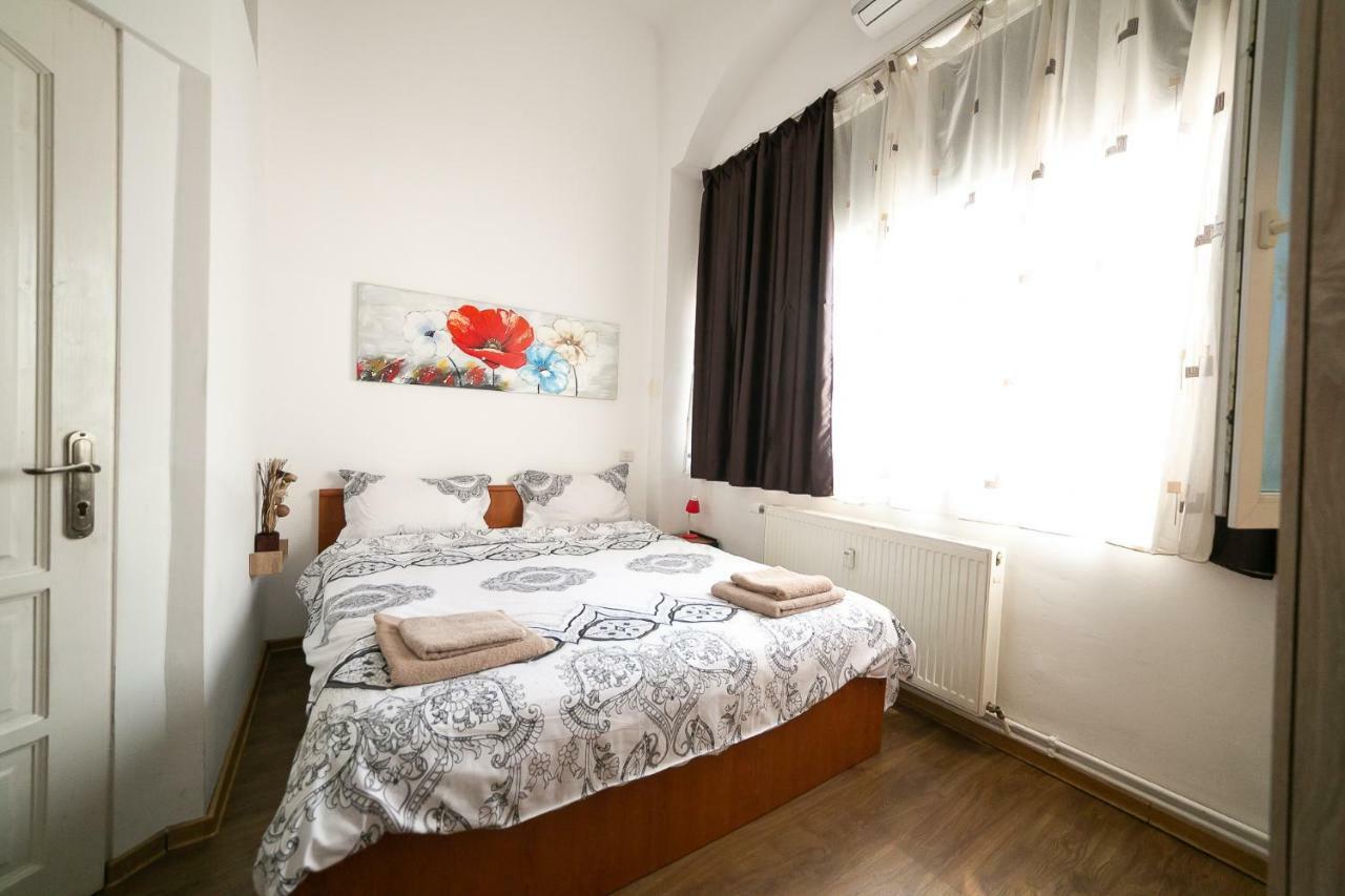 Boul Rosu Residence Free Private Parking Arad Room photo
