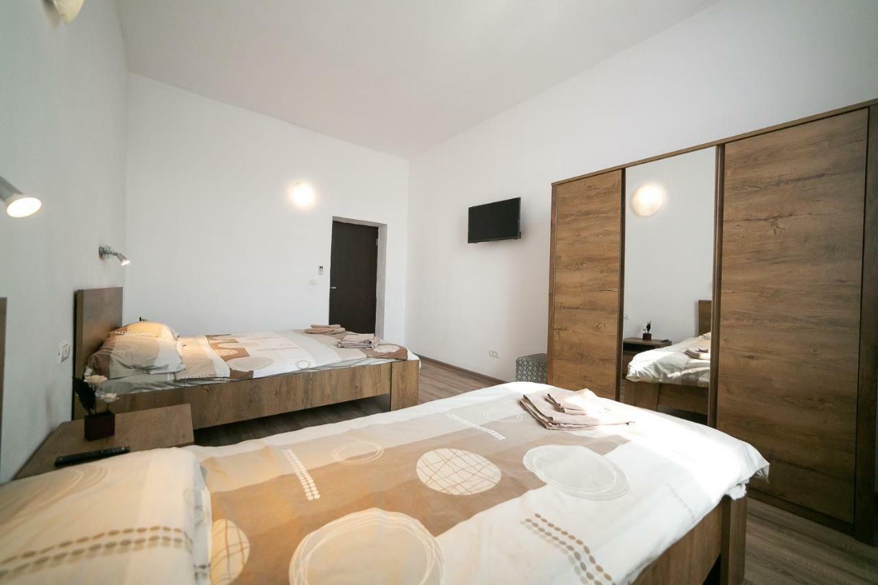Boul Rosu Residence Free Private Parking Arad Exterior photo