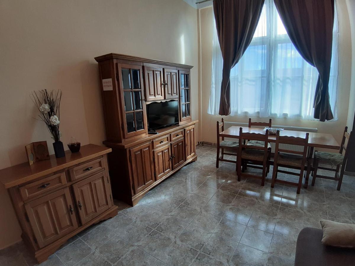 Boul Rosu Residence Free Private Parking Arad Room photo